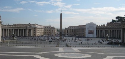 Saint Peters Basilica. Obelisk at Piazza San Pietro at the Vatican in  Rome.
