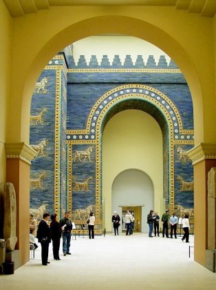 What to do in Berlin. Ishtar Gate at Pergamon Museum. Photo: Wikipedia, © Raimond Spekking / CC-BY-SA-3.0 http://en.wikipedia.org/wiki/File:Pergamonmuseum_Babylon_Ischtar-Tor.jpg