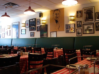 New York restaurants Grimaldi's interior. Photo: images.theage.com.au