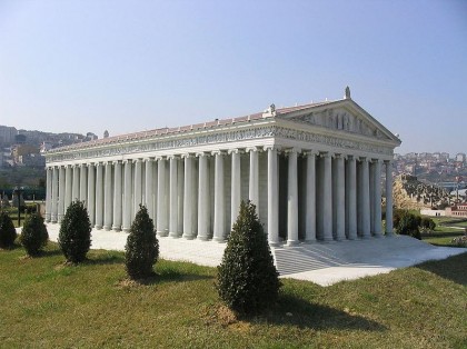 Reconstruction model of Temple of Artemis, Miniatürk Park, Istanbul, Turkey. Photo: Zee Prime at cs.wikipedia
