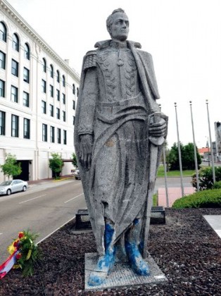 Statue of Simon Bolivar in Bourbon Street, New Orleans. Photo: http://daniels-new-blog.blogspot.com
