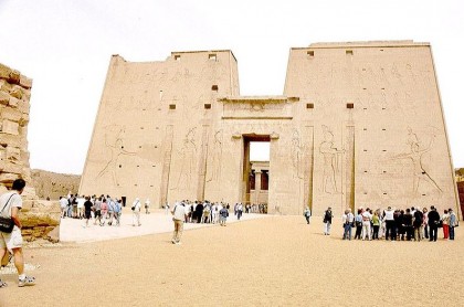 Egypt travel. Temple of Edfu. Photo: Wikipedia, Gérard Ducher (user:Néfermaât).