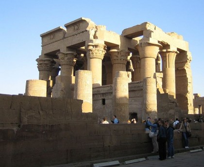 Egypt travel. Temple of Kom Ombo. Photo: Wikipedia,  Isewell. http://en.wikipedia.org/wiki/File:KomOmbo2.jpg