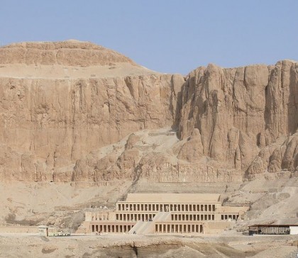 Egypt travel. Temple of Hatshetsup. Photo: Wikipedia, Ad Meskens. http://en.wikipedia.org/wiki/File:Mortuary_Temple_of_Hatshepsut_01.jpg