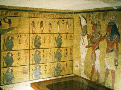 Egypt travel. Valley of the Kings. Painted walls in the burial chamber KV62 (Tutankhamun's tomb). Photo: Wikipedia, Hajor, Dec.2002. http://en.wikipedia.org/wiki/File:Egypt.KV62.01.jpg