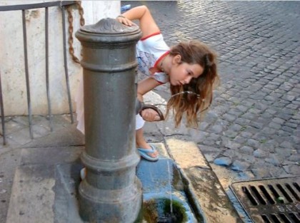 Ways to eat healthy. Drinking fountain in Rome. Photo: www.dreaminginitalian.com