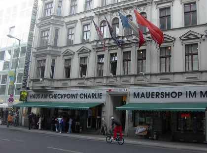 What to do in Berlin. Haus am Checkpoint Charlie. Photo: Wikipedia, Adam Carr. http://en.wikipedia.org/wiki/File:Haus_am_Checkpoint_Charlie_museum.jpg