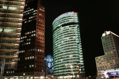 What to do in Berlin. Potsdamerplatz at night. Photo: Wikipedia, janine pohl, GFDL and CC-BY-SA-2.5,2.0 and 1.0