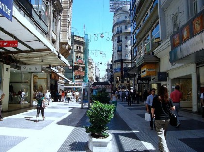 What to do in Buenos Aires. Florida Street. Photo: Wikipedia, Galio. http://en.wikipedia.org/wiki/File:Buenos_Aires_-_Retiro_-_Calle_Florida.jpg
