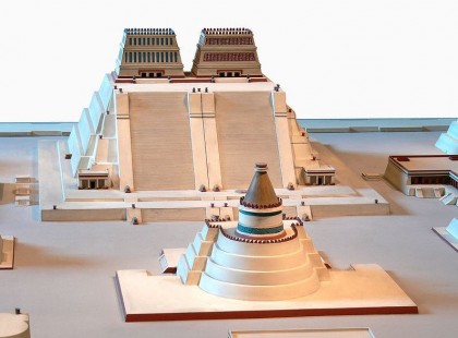 Mexico City, Scale model of the Templo Mayor. Photo: Wikipedia, Wolfgang Sauber derivative work: Joyborg (talk).