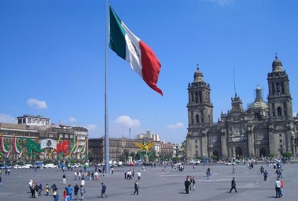 Mexico City, Plaza de la Constitución El Zócalo. Photo: Wikipedia, schlaeger.