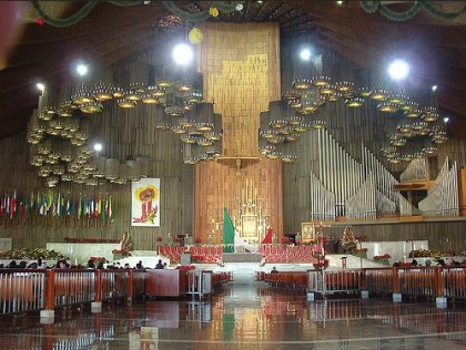 Mexico City, Interior of the Basilica de Guadalupe. Photo: http://mexico-tradicost137.blogspot.com