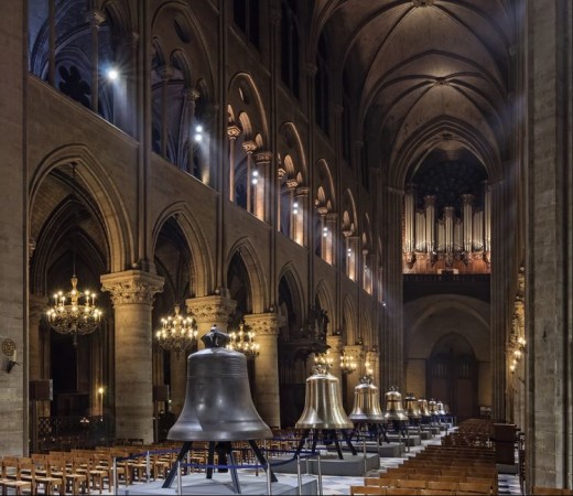 Gothic cathedral. The new bells of Notre Dame de Paris on public display in the nave in February 2013, before being hung in the towers of the cathedral. Photo: Photo: Myrabella / Wikimedia Commons / CC-BY-SA-3.0